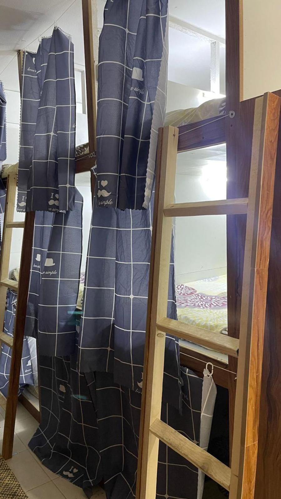 Royal House Capsule Hotel Dubai Buitenkant foto