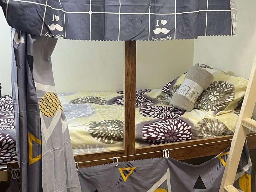 Royal House Capsule Hotel Dubai Buitenkant foto
