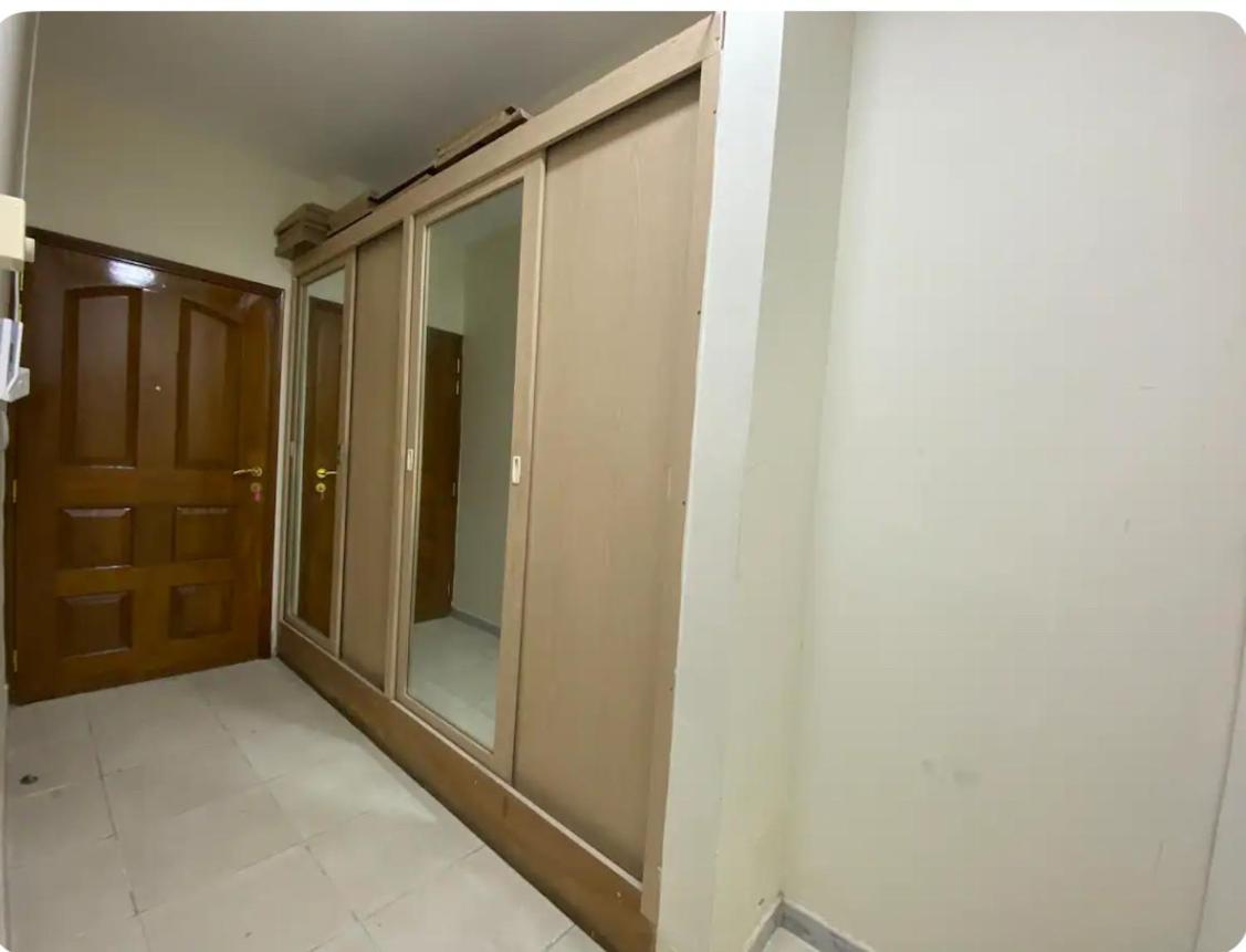 Royal House Capsule Hotel Dubai Buitenkant foto